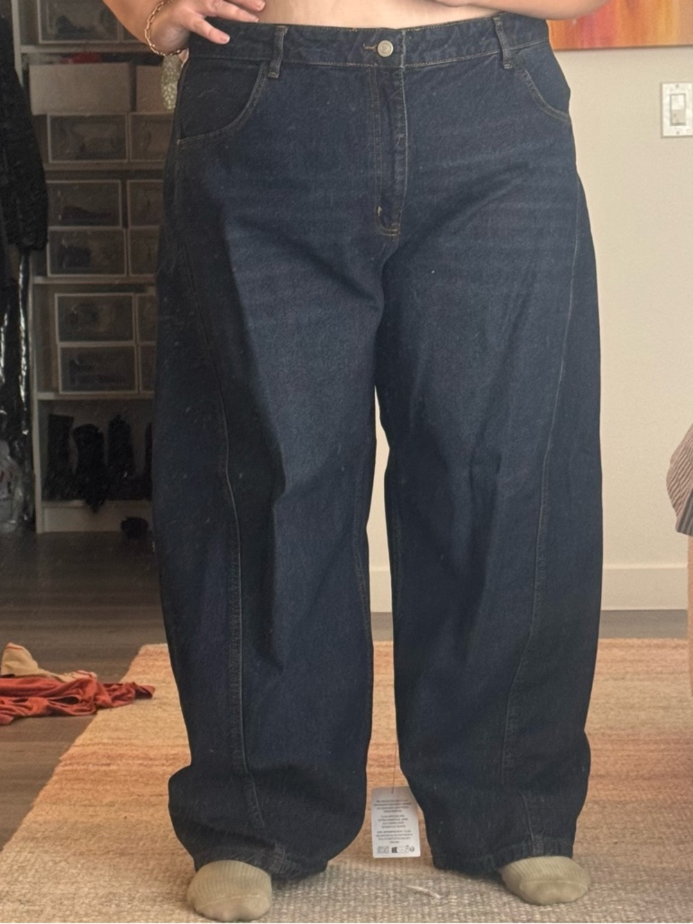 Arrange Barrel Jean with Twisted Seam
